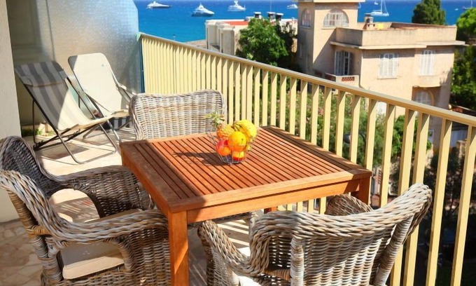 Antibes Old Town Apartment | Apartment Le Bastion in Antibes - 2 persons, 1 bedrooms