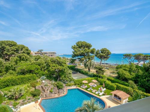 La Croix des Gardes Apartment | Apartment Le Trident by Interhome