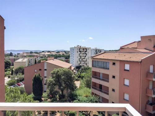 Sainte-Maxime Apartment | Apartment Les Pins Ensoleilles-6 by Interhome