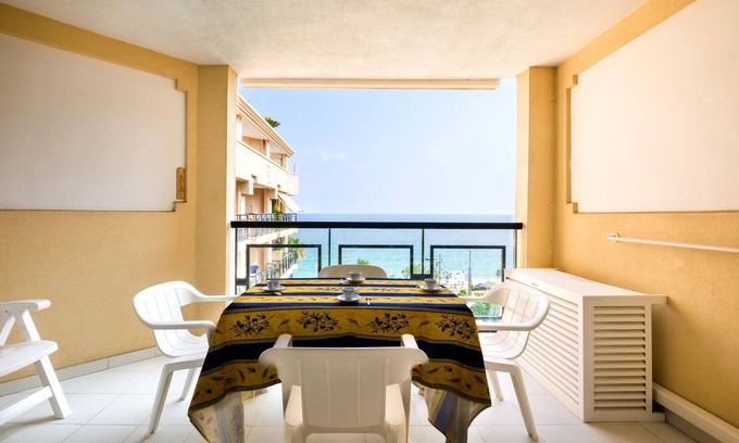 Cannes La Bocca Apartment | Apartment "Palme d'Or" with Sea View, Shared Pool & Wi-Fi