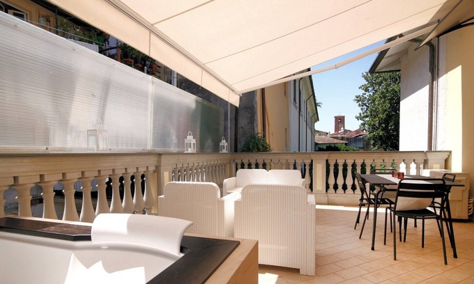 Pietrasanta Apartment | Apartment with large terrace and double Jacuzzi in the center of Pietrasanta