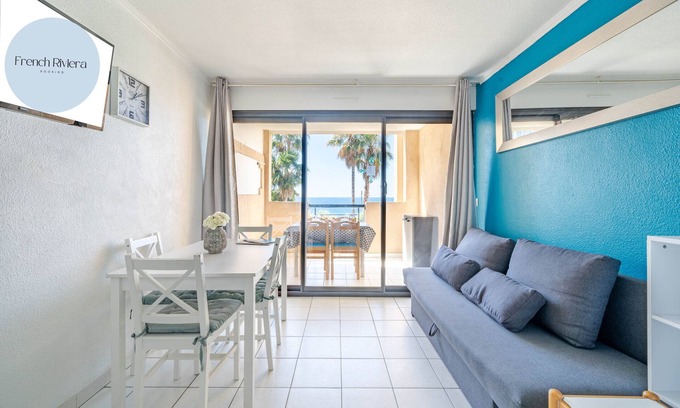 Cannes La Bocca Apartment | Apartment with sea and swimming pool view