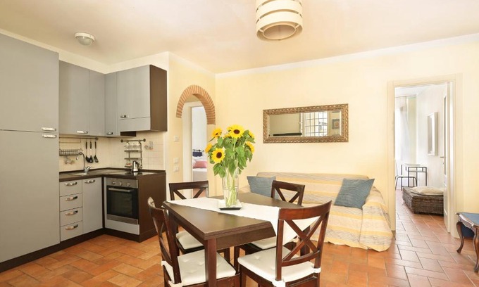 Lucca Historical Center Apartment | Appartamento corte campana