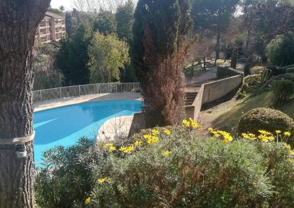 Vence Apartment | Appartement 2 pièces avec parking privé, terrasse et piscine partagée