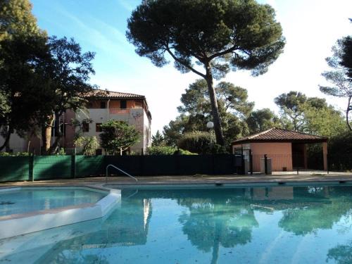 Saint-Aygulf Apartment | Appartement 2 pièces avec terrasse, piscine, parking privé et proche plage à Saint-Aygulf - FR-1-226A-87
