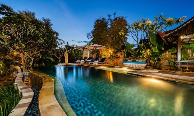 Mushroom Bay House | Balinese Style House with Public Swimming Pool, Close to Mushroom Beach (DLX)