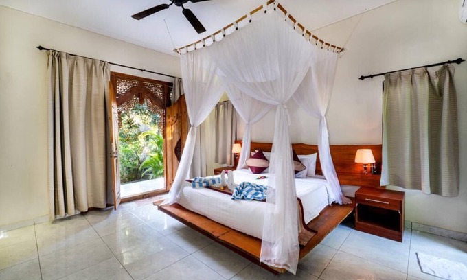 Mushroom Bay House | Balinese Style House with Public Swimming Pool, Close to Mushroom Beach (DLX)