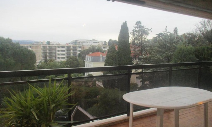 California - Pezou Apartment | Beausejour One Bedroom Apartment