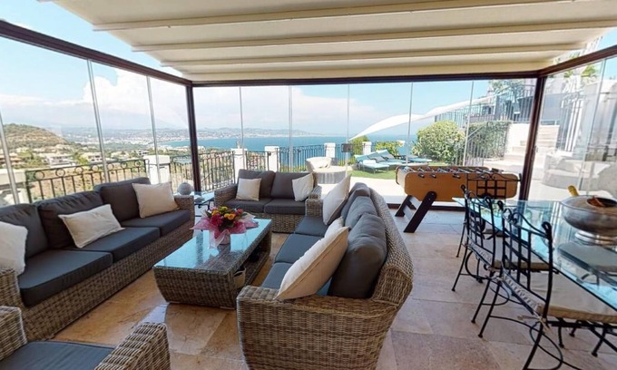 Theoule-sur-Mer Villa | Beautiful 12ppl villa with A/C Pool, Sauna, gated parking.