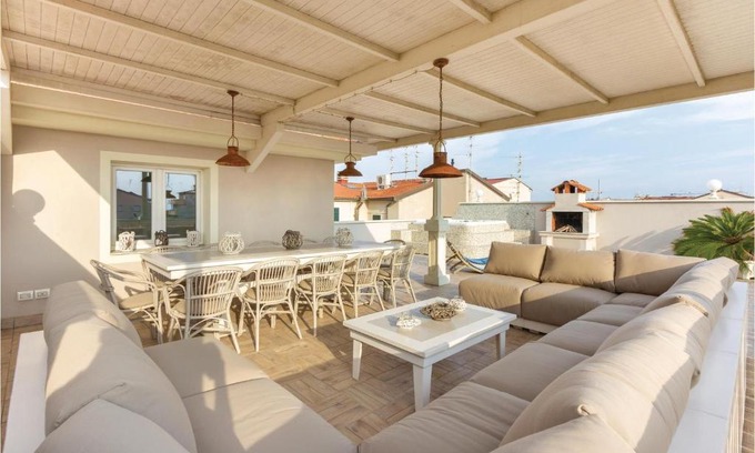Viareggio Apartment | Beautiful apartment in Viareggio with 3 Bedrooms, Jacuzzi and Sauna
