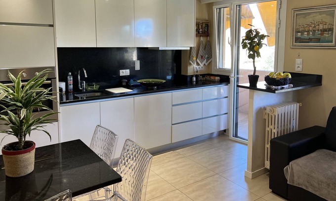 Prado - Republique Apartment | Beautiful Cannes apartment