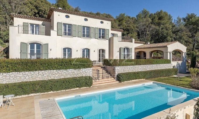 Tourrettes-sur-Loup Villa | Beautiful family friendly Villa with Stunning Seaviews from all rooms