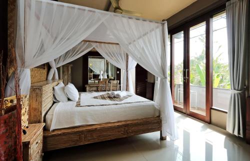Penestanan Apartment | Big room across intuitive flow yoga studio
