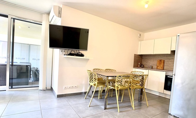 Prado - Republique Apartment | BNB RENTING 1 bedroom apartment in a brand new building with a pool