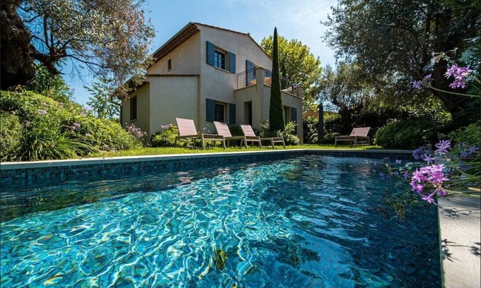 Tourrettes-sur-Loup House | Calm villa with swimming pool & garden, within easy walking distance to village