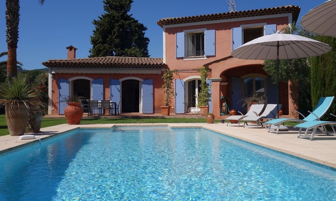 Mandelieu-La-Napoule Villa | Cannes Mandelieu villa with private pool.