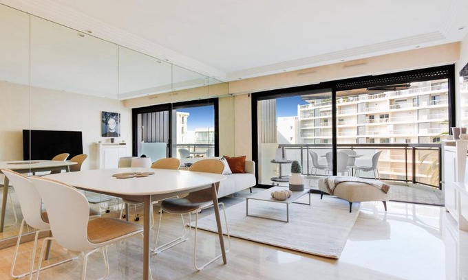 Cannes City Centre Apartment | Carlton area chic 2 bedrooms 2 baths