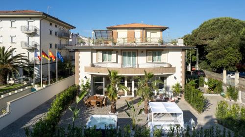 Lido di Camaiore Villa | CASA AMARE 4&2, Emma Villas