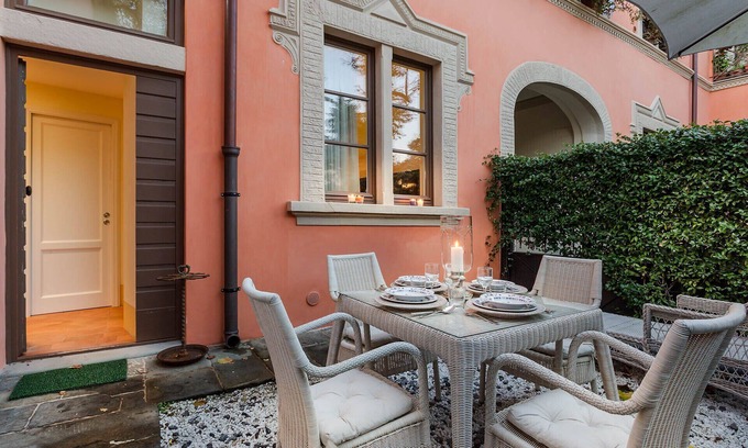 Lucca Historical Center Apartment | CASA VERA exquisite 2 bedrooms 2 baths apartment with garden, A/C