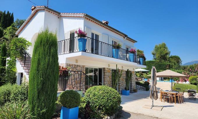 Saint-Paul-de-Vence Villa | Charming 3-bedroom Villa in Vence with Mountain View - Modern/Boho, AC, Pool