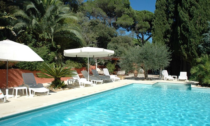 Sainte-Maxime House | charming, secluded apartment, secluded terrace above the pool