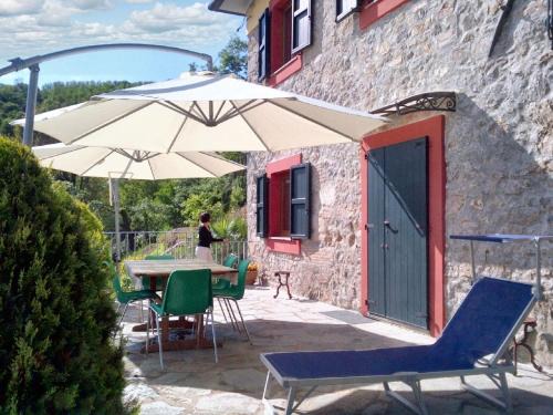 Barga Villa | Charming villa in Barga with enclosed garden and fireplace