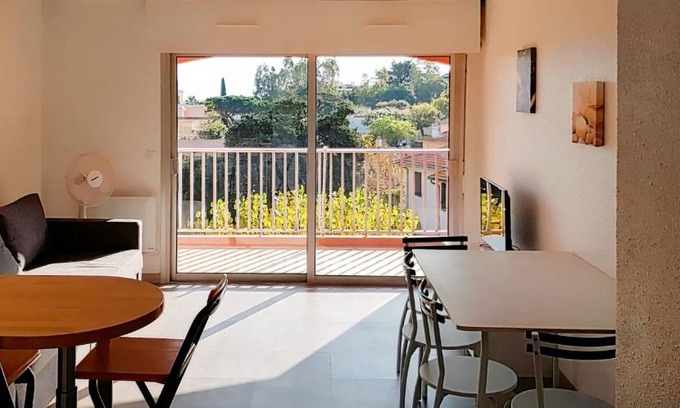 Sainte-Maxime Apartment | Comfortable Studio With Balcony Close To The Beach