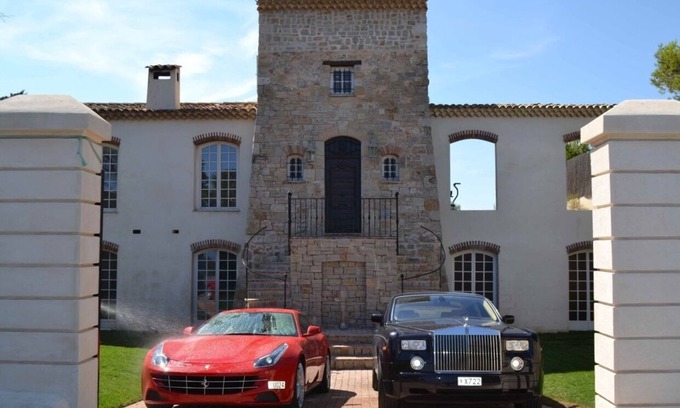 Vallauris Villa | Comfortable villa at the top of Cannes, 8 bedrooms, double pool, sea view