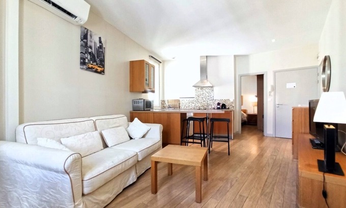 Cannes City Centre Apartment | Cosy and Elegant 1 Bedroom Rue Florian