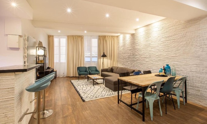 Old Town Apartment | COULEE VERTE 2 Bedrooms in the old town at 5 min from the sea