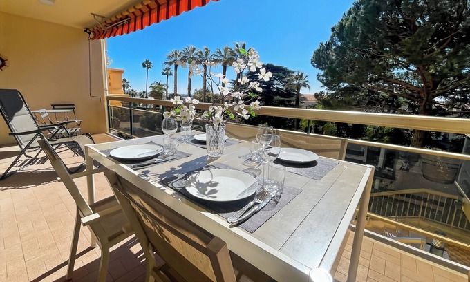 Riou - Petit Juas - Av de Grasse Apartment | Deluxe 2 bedroom apartment