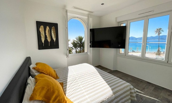 Le Suquet Apartment | Deluxe 4 bedroom penthouse with jacuzzi and rooftop