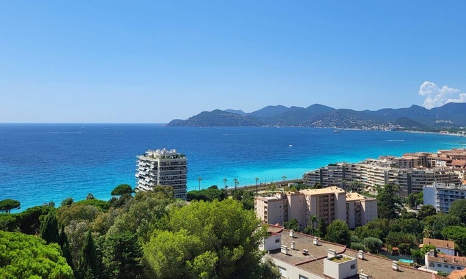Cannes La Bocca Apartment | Dream apartment with sea view