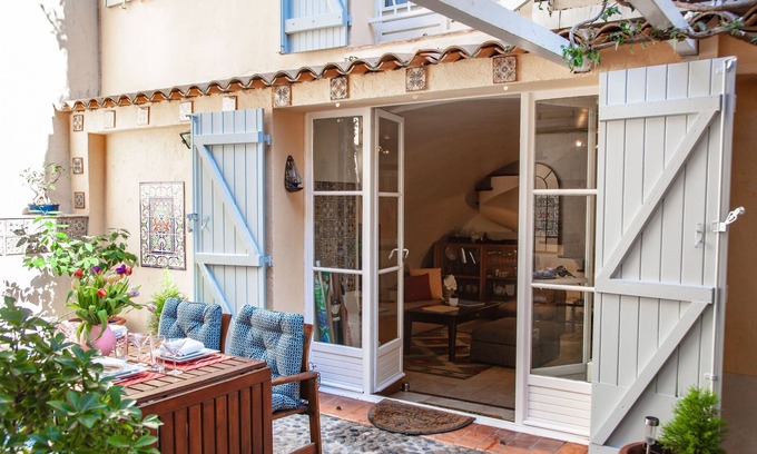 Antibes Old Town Apartment | Duplex In old town with private Courtyard, A/C, Wi-Fi, SKY TV, concierge service
