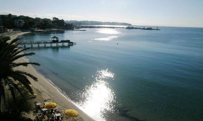 Juan-les-Pins Apartment | EDEN BEACH - Wonderful panoramic seaview for this spacious et seafront 2 ROOMS