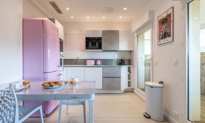 Prado - Republique Apartment | Elegant Apartment with Terrace & Mezzanine