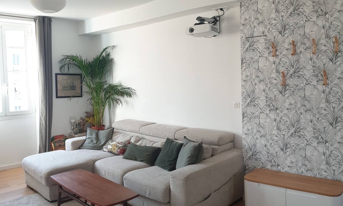 Carabacel Apartment | Family apartment sleeps 6, 13 minutes' walk from the beach
