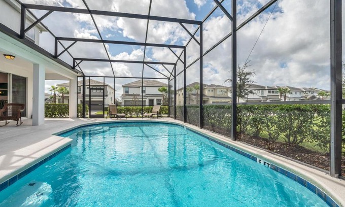 Kissimmee House | Family Resort - 8BR Mansion - Sleeps 18 - Private Pool, BBQ and Game Room!