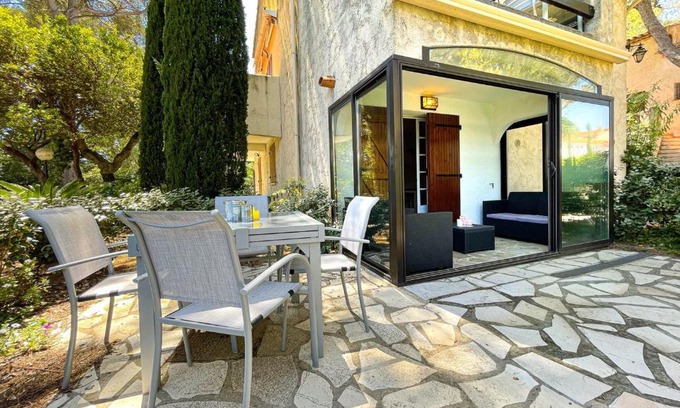 Saint-Aygulf Apartment | Flat With Veranda On The Ground Floor Of A House