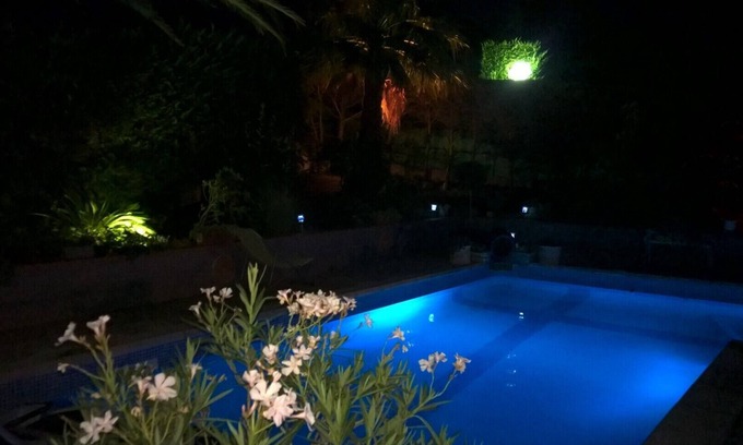 Frejus City Centre Villa | - Fréjus villa private pool 8 pers MAX.