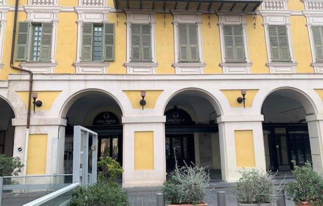 Quartier du Port Apartment | Garibaldi 11