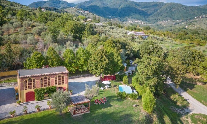 Capannori House | Gloria, country house close to Lucca, pool, WiFi