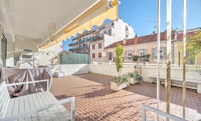 Cannes City Centre Apartment | GRAND 2 PIECES TERRASSE A 2 MINUTES DES PLAGES