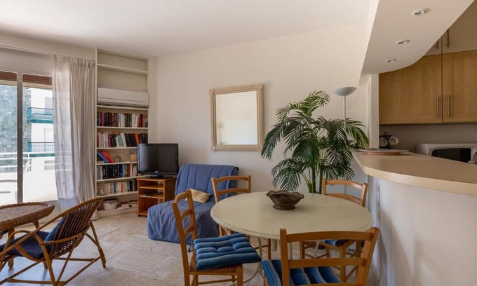 Pointe Croisette Apartment | GuestReady - Fantastic Studio with Balcony La Croisette