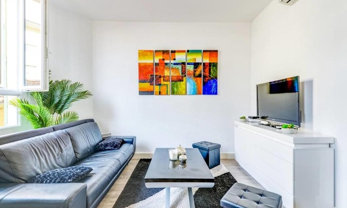Prado - Republique Apartment | GuestReady - Perfect Blue in Prado Republic