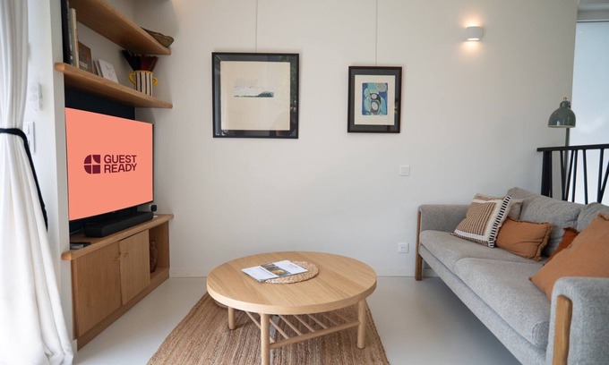 Caucade House | GuestReady - Spacious Comfort with Sunny Garden