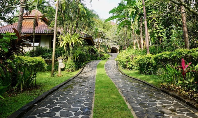 Rangdu Hotel | Gunung Paradis Retreat