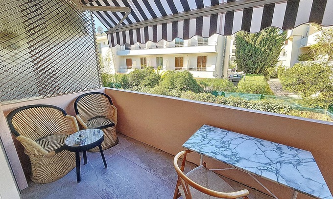Pointe Croisette Condo | HENRI CAMILLE REAL ESTATE -COPACABANA - Adorable studio au Palm Beach