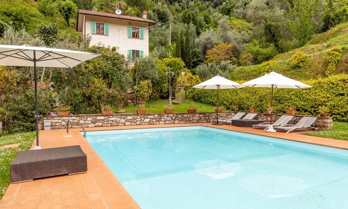 Nocchi House | Holiday Home 'Casa Laudomia' with Mountain View, Wi-Fi and Air Conditioning