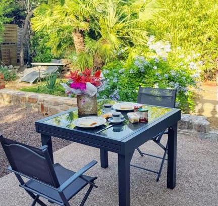 Saint-Raphael Apartment | HOLIDAY HOME for 6 with GARDEN